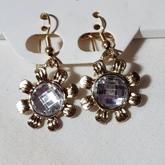 Intricate large bib necklace & earrings rose costume jewelry gold tone NWT - Picture 3 of 4